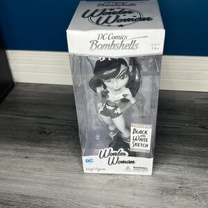 Cryptozoic DC Bombshells Wonder Woman Black and White Sketch Edition 2017